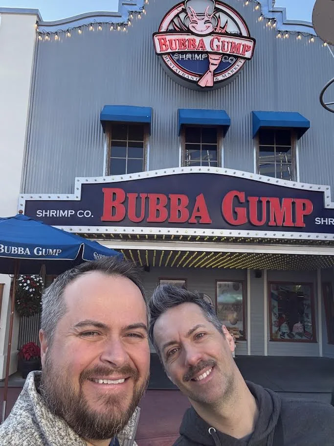 Devon and Jérôme together outside a restaurant